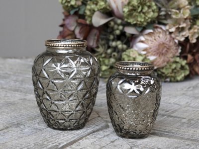 Zoom bild av Vas med pärlkant